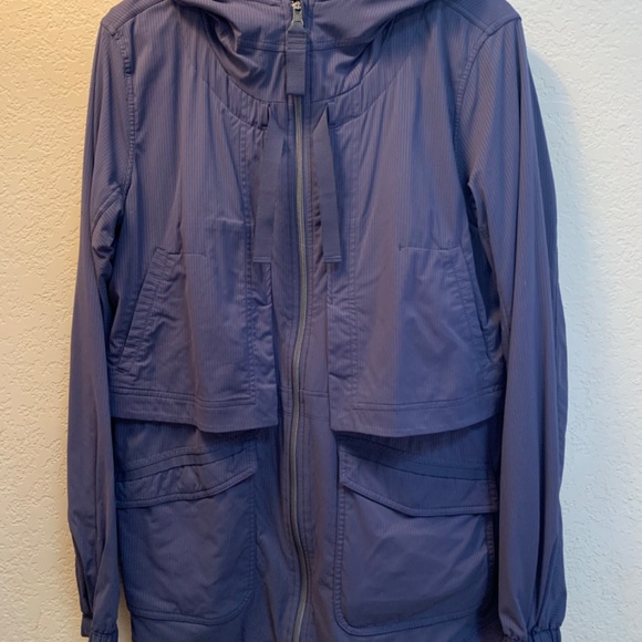 Lululemon - Size 10 Yogi Anorak Rain Jacket Layered with Hood - Blue - Picture 2 of 6